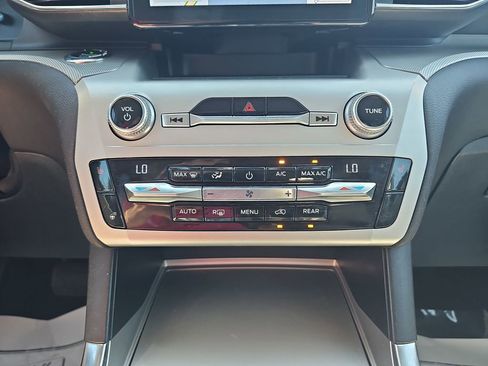 Used 2021 Ford Explorer XLT w/ Equipment Group 202A AWD/4WD image 24