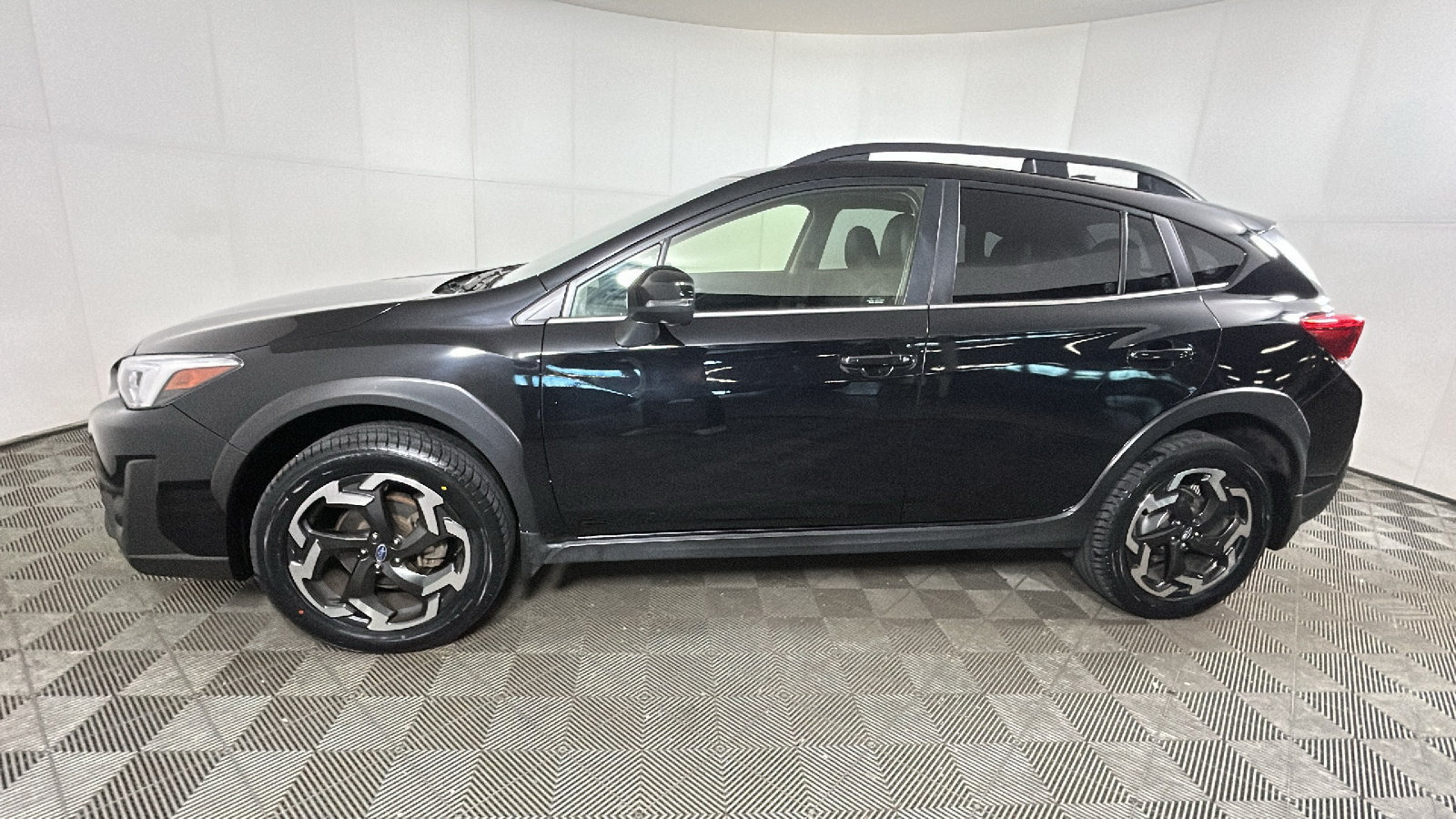 Used 2023 Subaru Crosstrek 2.5i Limited AWD/4WD image 8