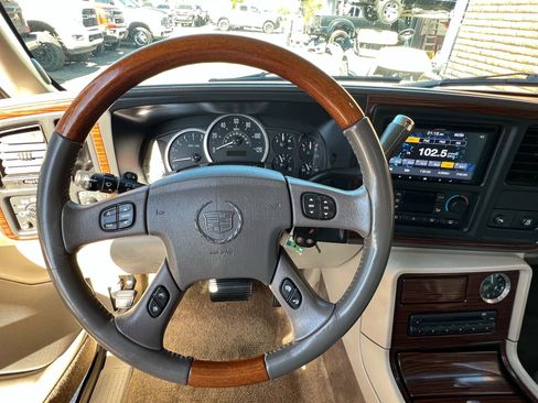 Used 2003 Cadillac Escalade AWD image 27