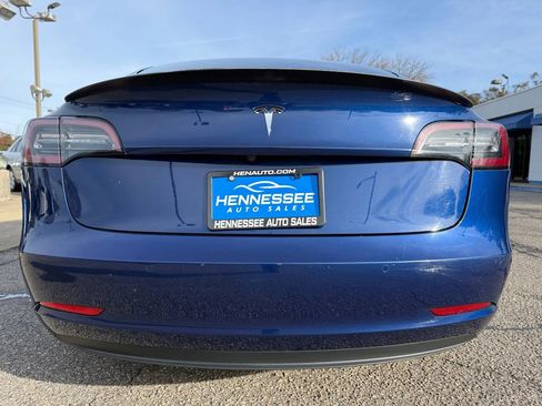 Used 2022 Tesla Model 3 Standard Range image 3