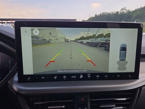 New 2025 Ford Escape SE image 21