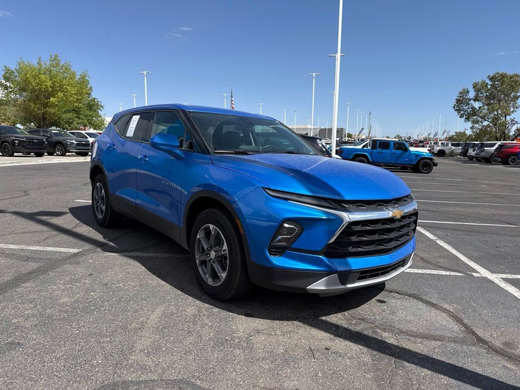 Certified 2025 Chevrolet Blazer LT AWD/4WD image 4