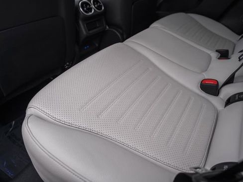 Certified 2025 Mercedes-Benz GLC 300 4MATIC image 34