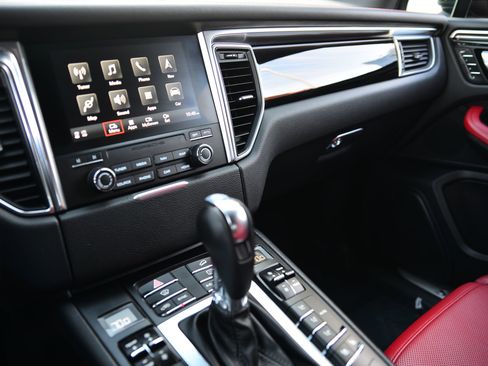 Used 2018 Porsche Macan S image 20