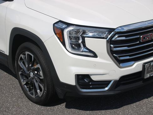 Used 2022 GMC Terrain SLT w/ Infotainment Package II FWD image 9