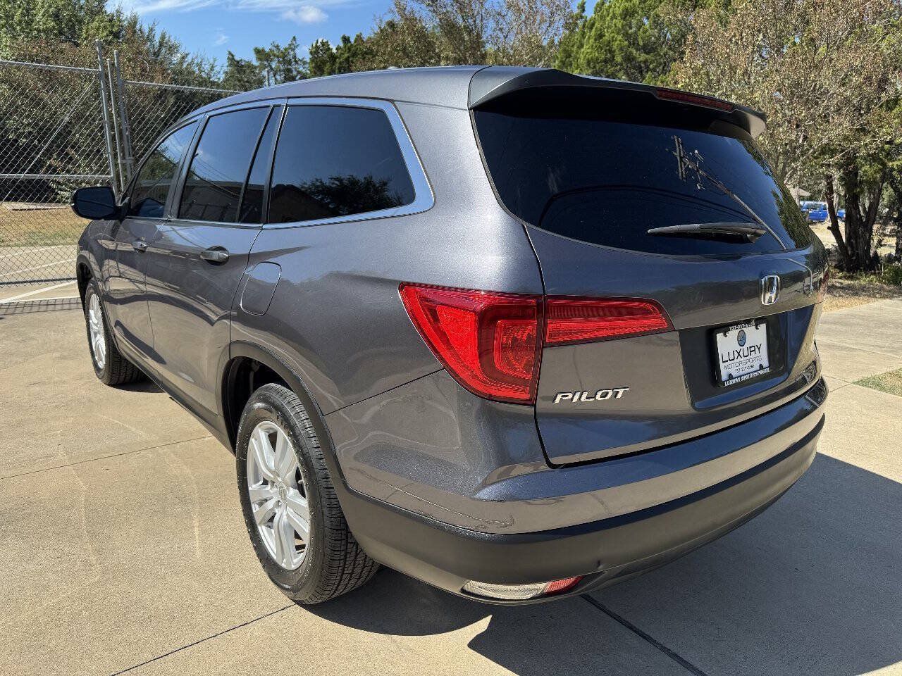 Used 2017 Honda Pilot LX image 10