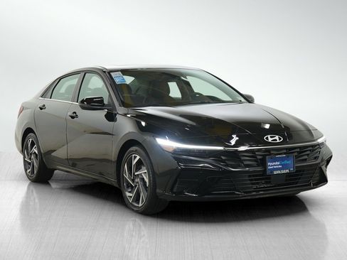Certified 2025 Hyundai Elantra Limited FWD image 7
