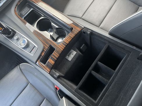 Used 2023 Cadillac Escalade Premium Luxury w/ Performance Package AWD/4WD image 28