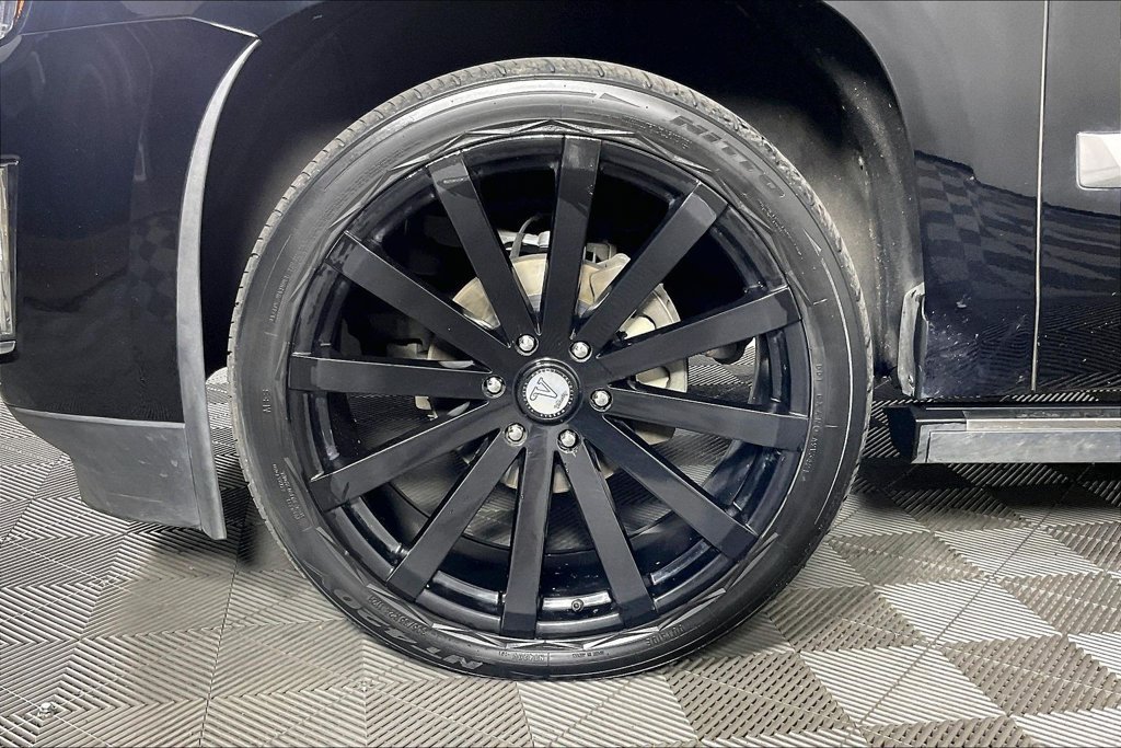 Used 2016 Cadillac Escalade Platinum AWD/4WD image 10