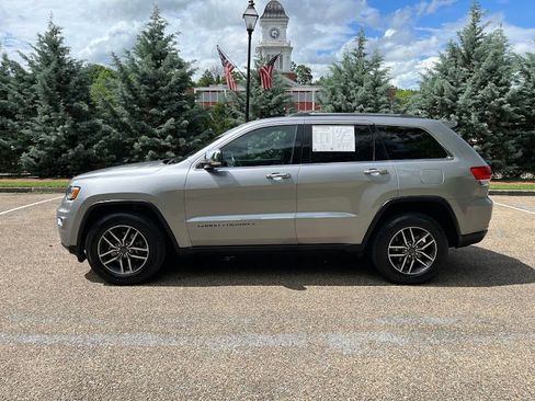 Used 2019 Jeep Grand Cherokee Limited AWD/4WD image 24