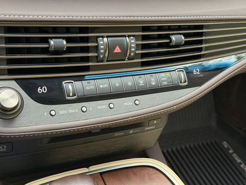 Used 2019 Lexus LS 500 AWD image 23