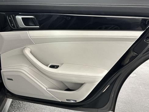 Used 2018 Porsche Panamera 4 image 36