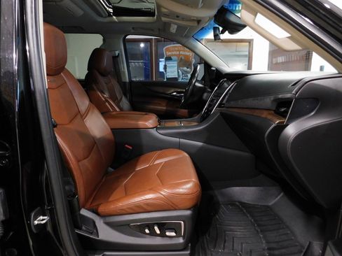 Used 2019 Cadillac Escalade ESV Luxury image 97