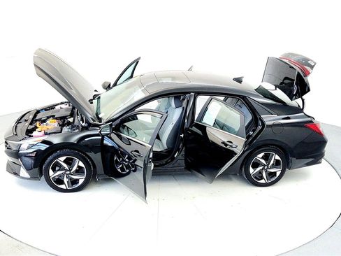 Used 2023 Hyundai Elantra Limited image 22