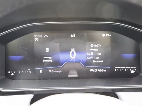 Used 2025 Volkswagen Jetta SE image 27