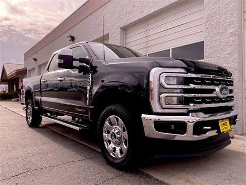 Used 2024 Ford F350 Lariat image 10