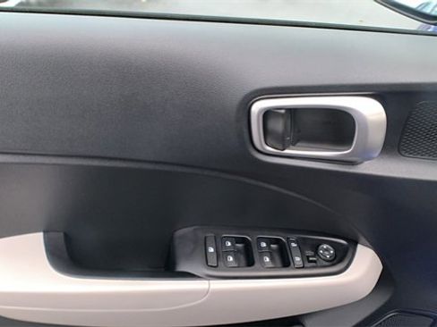 Used 2024 Hyundai Venue SEL image 10