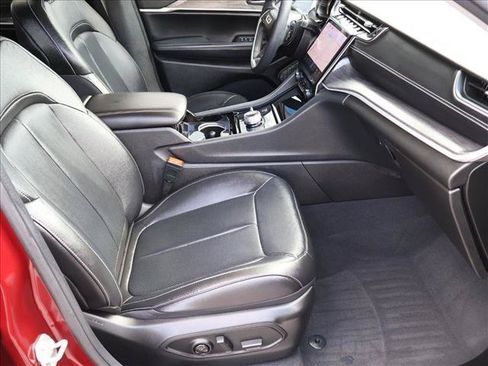 Used 2023 Jeep Grand Cherokee Limited w/ Luxury Tech Group II AWD/4WD image 28