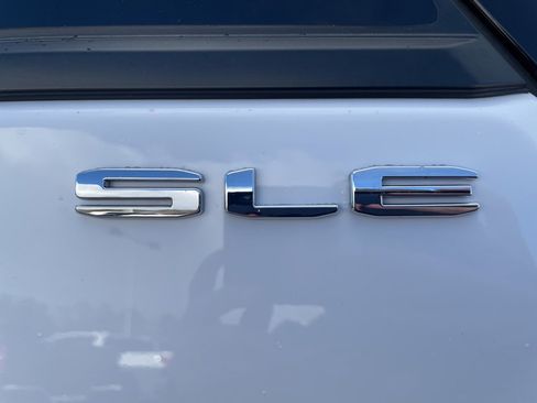 Used 2022 GMC Terrain SLE w/ Driver Convenience Package image 9