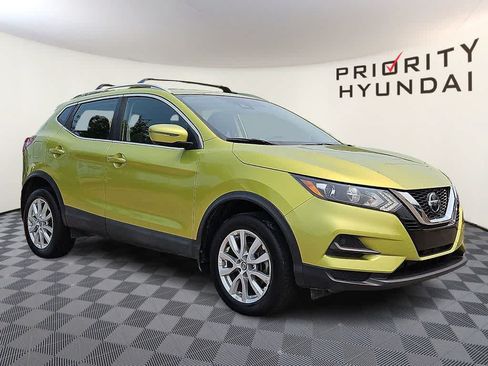Used 2020 Nissan Rogue Sport SV FWD image 3