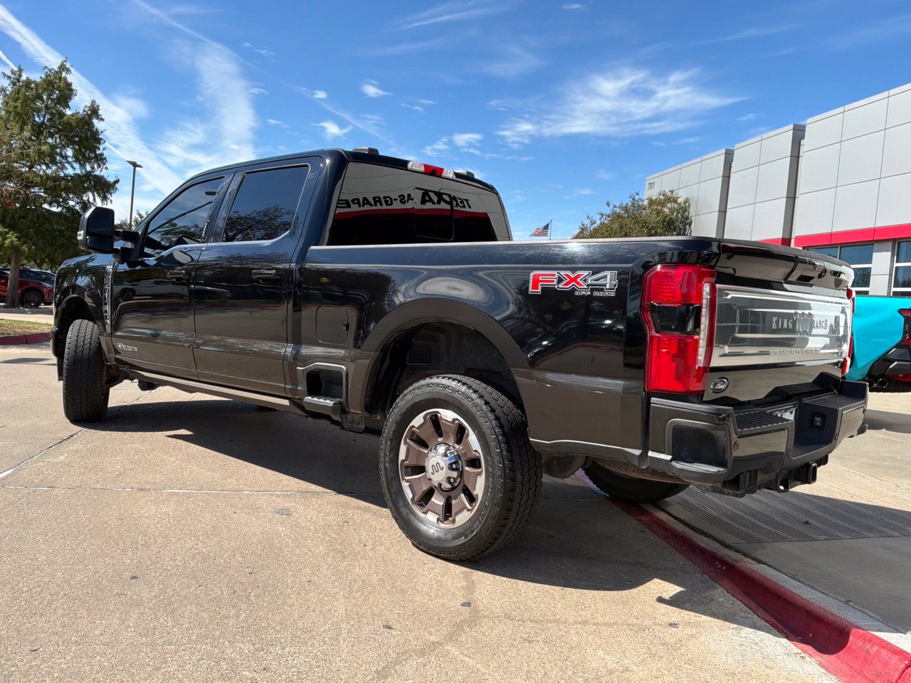 Used 2024 Ford F250 King Ranch w/ FX4 Off-Road Package AWD/4WD image 8