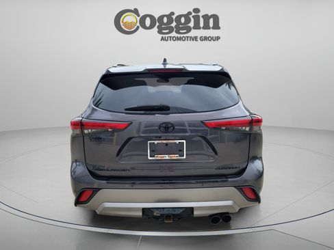 Used 2021 Toyota Highlander Platinum AWD/4WD image 3