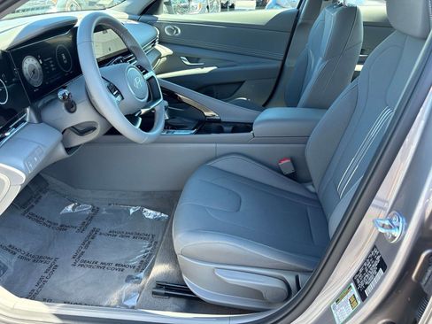 Used 2025 Hyundai Elantra SEL image 8