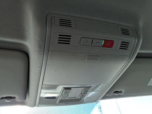 Used 2022 Volkswagen Tiguan S image 29