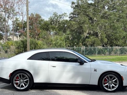 Used 2024 Dodge Charger Daytona Scat Pack w/ Plus Group AWD/4WD image 5