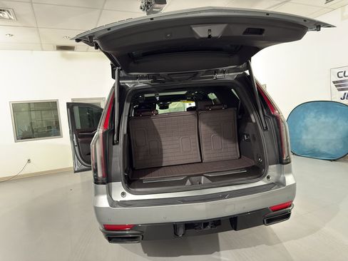 Used 2023 Cadillac Escalade Sport Platinum w/ LPO, ONYX Package image 11