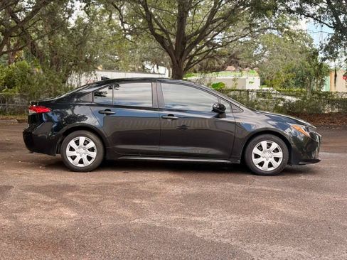 Used 2021 Toyota Corolla LE FWD image 2