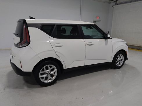 Used 2023 Kia Soul LX w/ LX Technology Package image 10