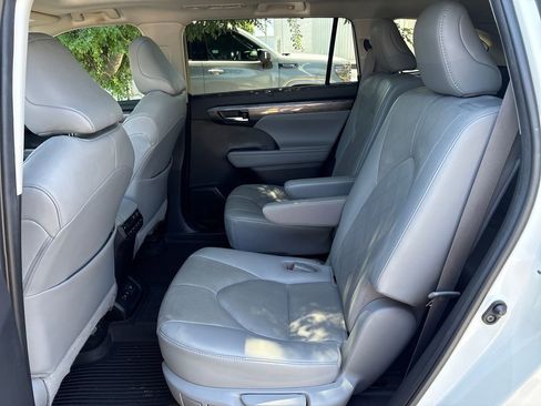Used 2020 Toyota Highlander Platinum AWD/4WD image 37