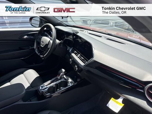 New 2025 Chevrolet Trax RS image 25