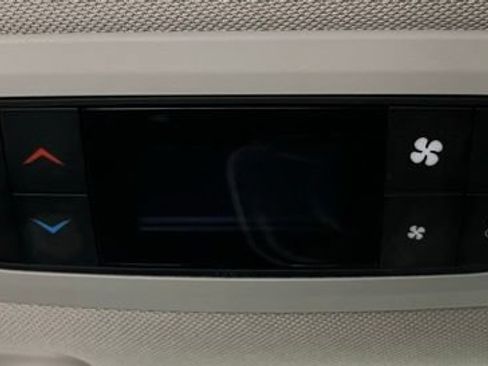 Used 2023 Chrysler Pacifica Limited FWD image 44