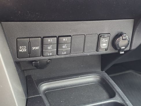 Used 2017 Toyota RAV4 Platinum FWD image 21