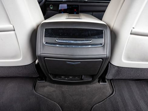 Used 2025 Cadillac Escalade Sport Platinum image 34