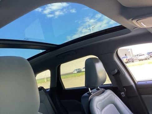 Used 2021 Lincoln Corsair AWD w/ Premium Package image 24