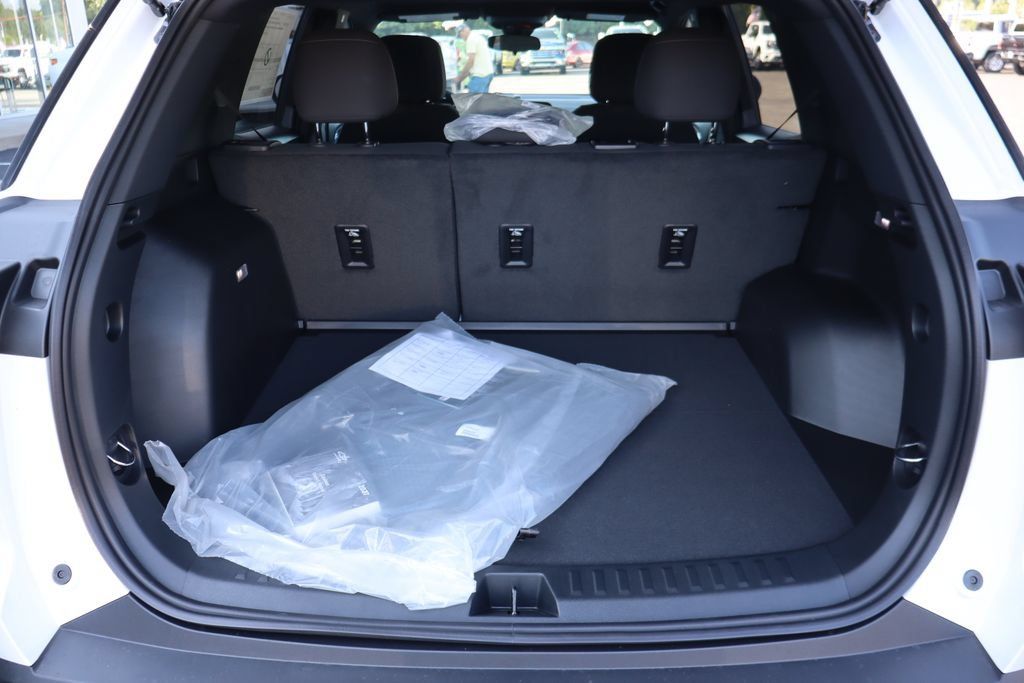 New 2027 Chevrolet Equinox LT FWD image 20