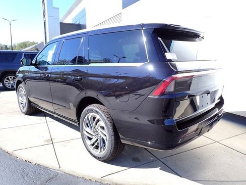 New 2025 Lincoln Navigator Reserve image 3