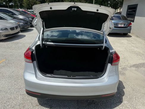 Used 2017 Kia Forte LX image 19
