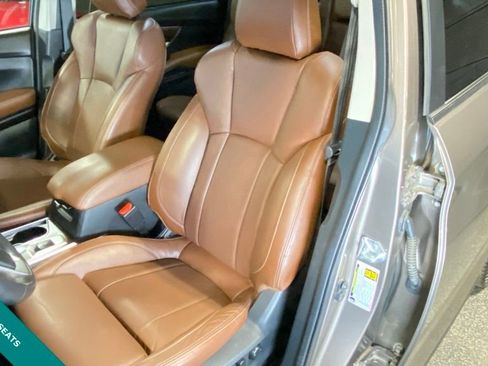 Used 2022 Subaru Ascent Touring AWD/4WD image 3