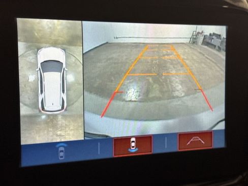 Used 2018 Chevrolet Traverse Premier w/ Driver Confidence II Package image 16