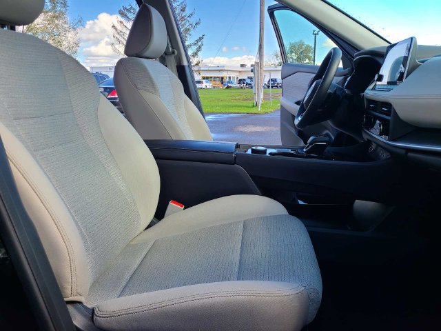 Used 2023 Nissan Rogue SV AWD/4WD image 19