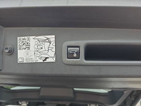 Used 2021 Toyota Sienna XLE image 19