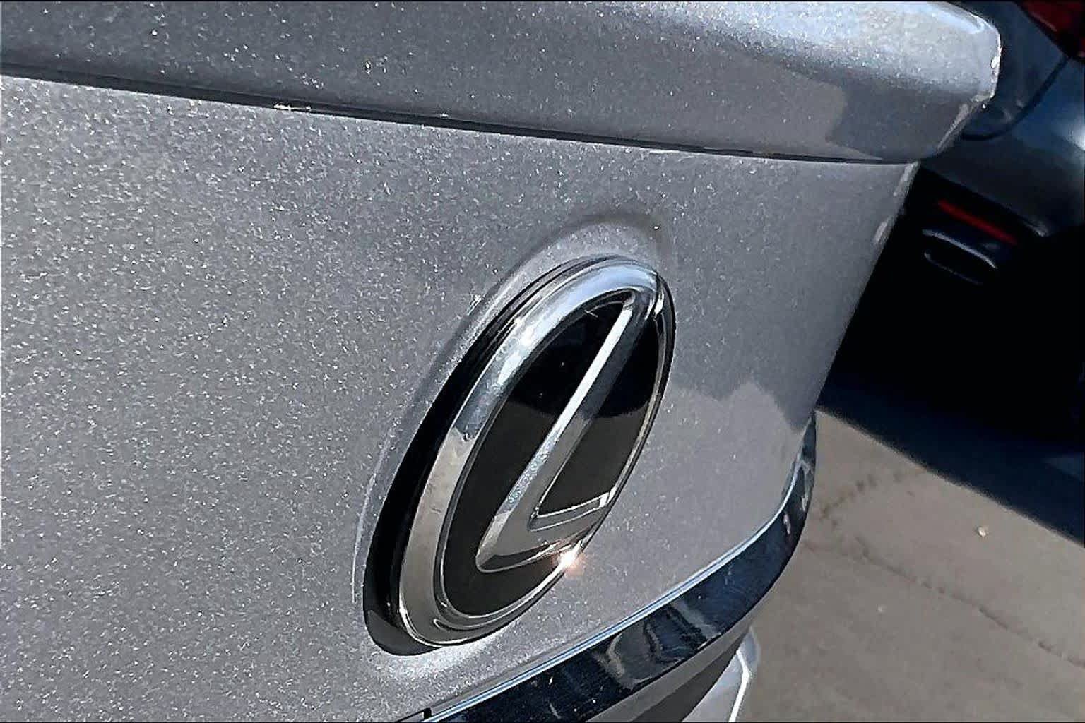 Used 2025 Lexus ES 300h w/ Premium Package FWD image 30