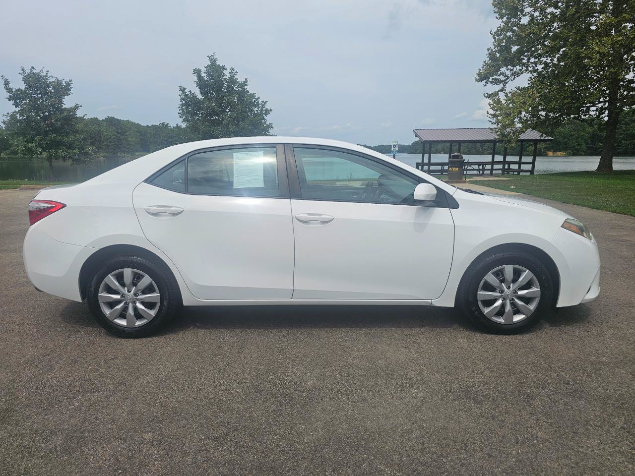 Used 2015 Toyota Corolla LE FWD image 3