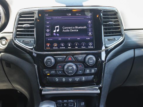 Used 2020 Jeep Grand Cherokee Altitude RWD image 14