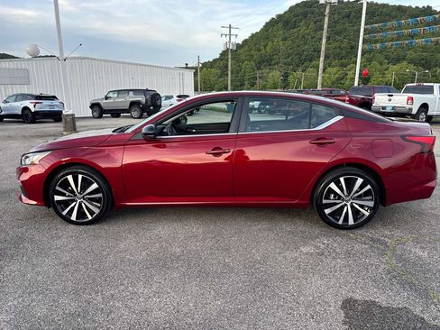 Used 2021 Nissan Altima 2.5 SR w/ SR Premium Package AWD/4WD image 2