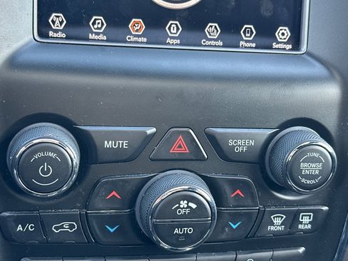 Used 2019 Jeep Grand Cherokee Laredo image 30